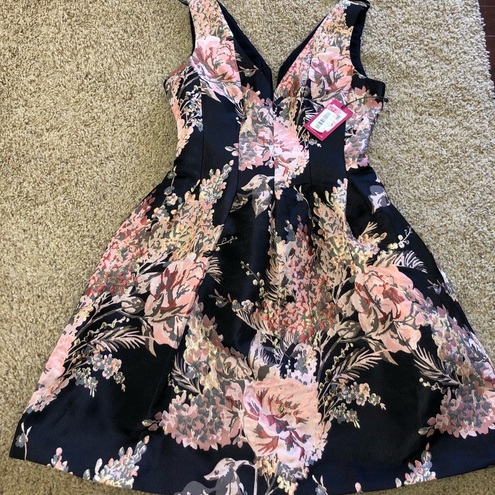 Never worn. Tag still on